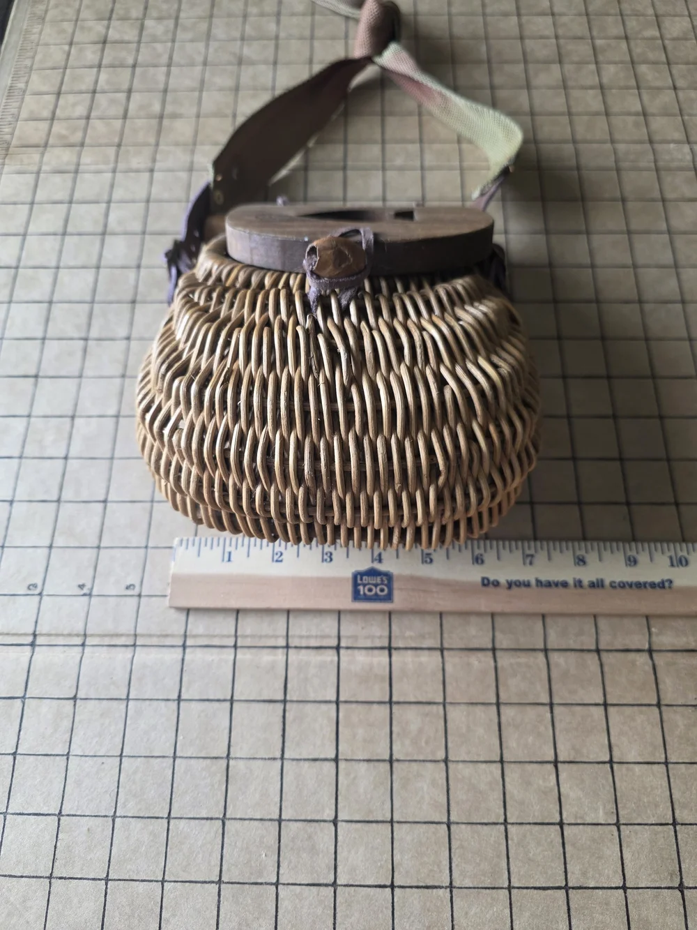 Vintage Wicker Fishing Creel Basket w/ Wood Lid & Strap (7x8x5) - Picture 10 of 16